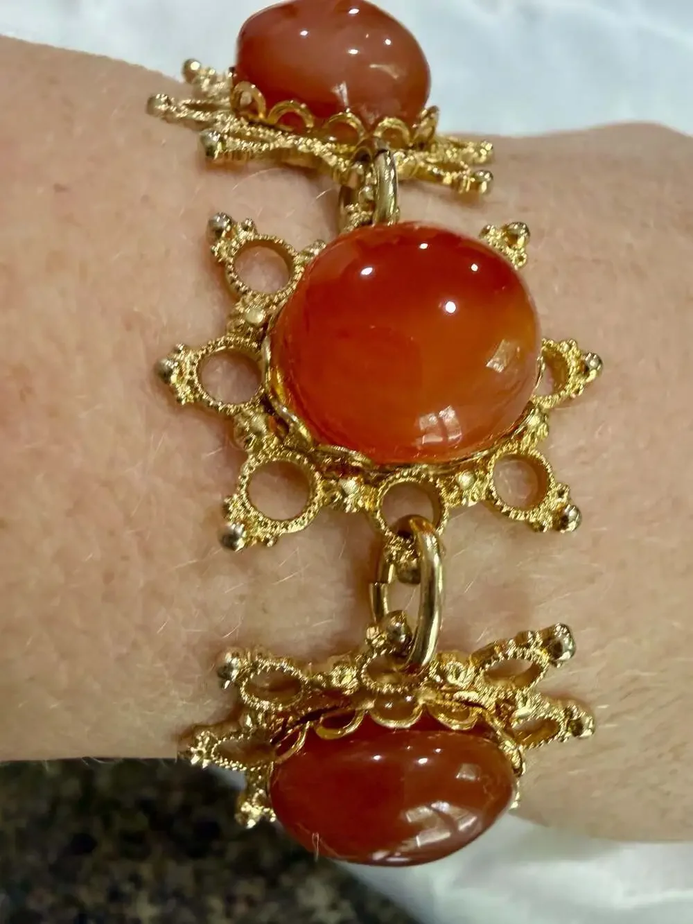 Unbranded gold tone